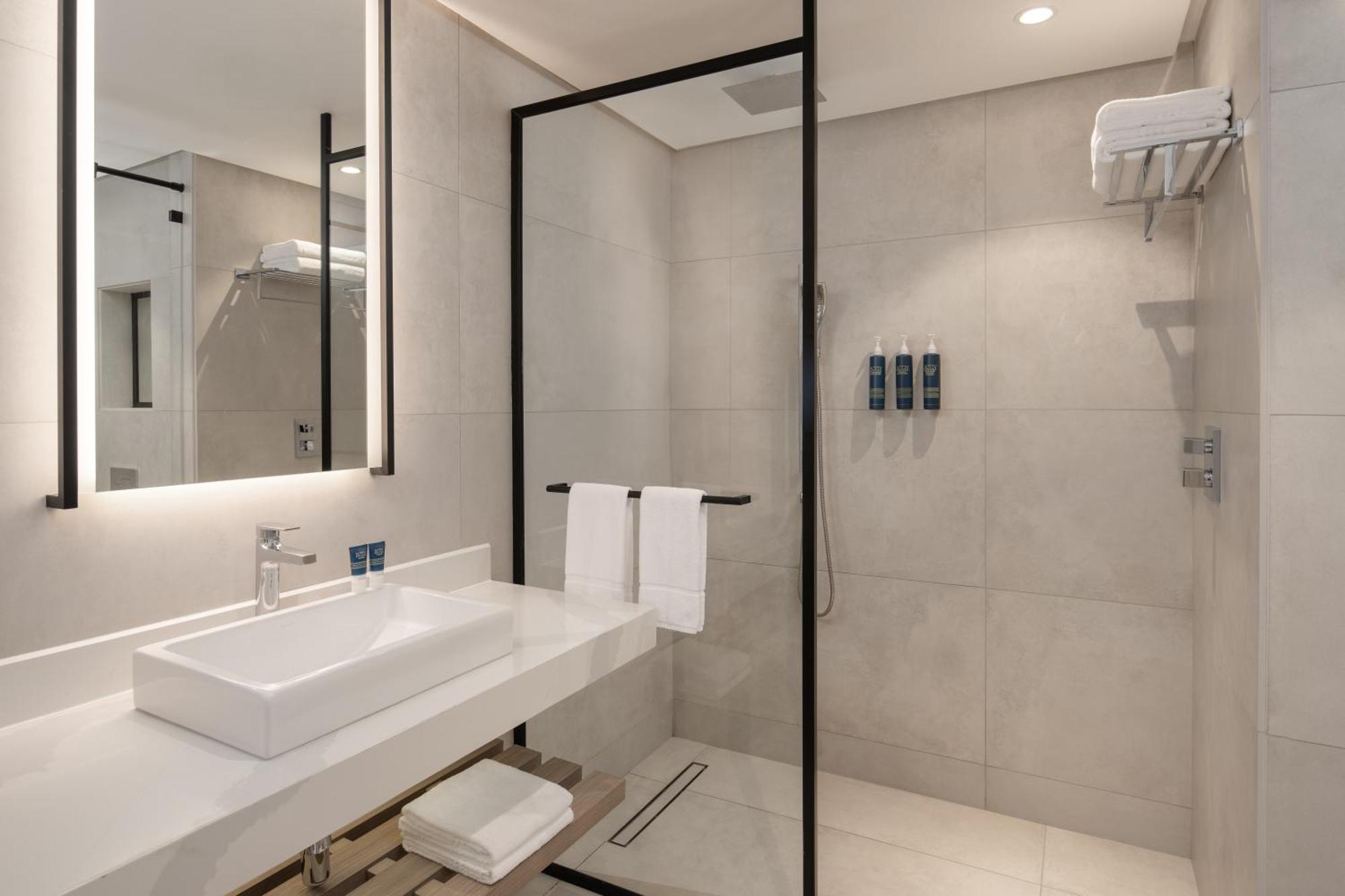 Four Points By Sheraton Kampala Exterior foto